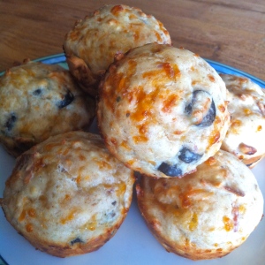 Pizza Muffins - Easy dinner idea or party snack